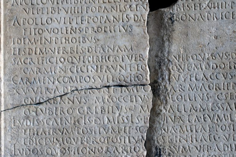 Pilastro dei Ludi Saeculares del 17 a.C. con menzione del poeta Orazio